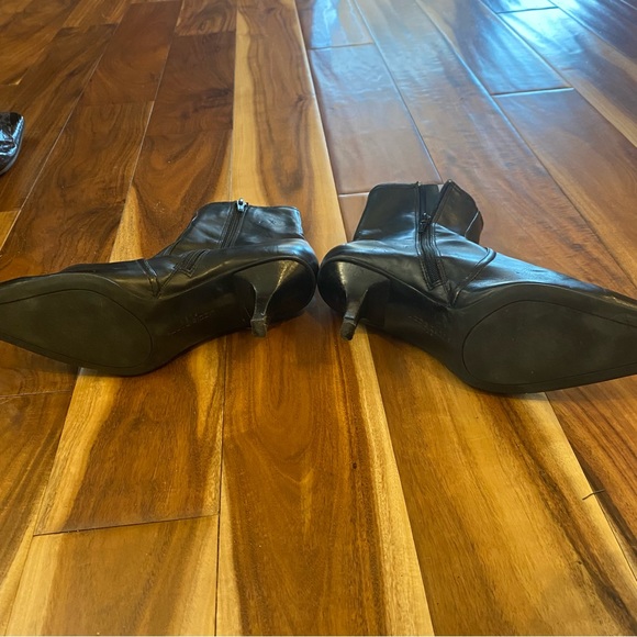 Women’s Pointed Toe Ankle Boots, Size 9.5 Black Liz Claiborne - Picture 4 of 8